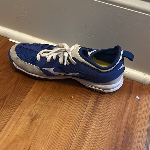 Mizuno turf cleats - Picture 3 of 5